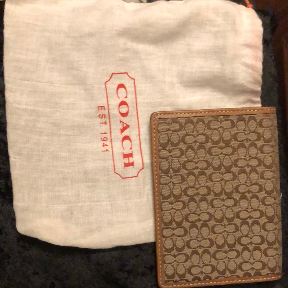 EUC COACH Signature Passport holder